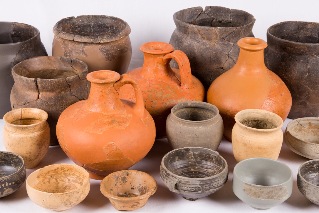 Konserviranje-restavriranje arheološke keramike iz Laurinove ulice v Vipavi