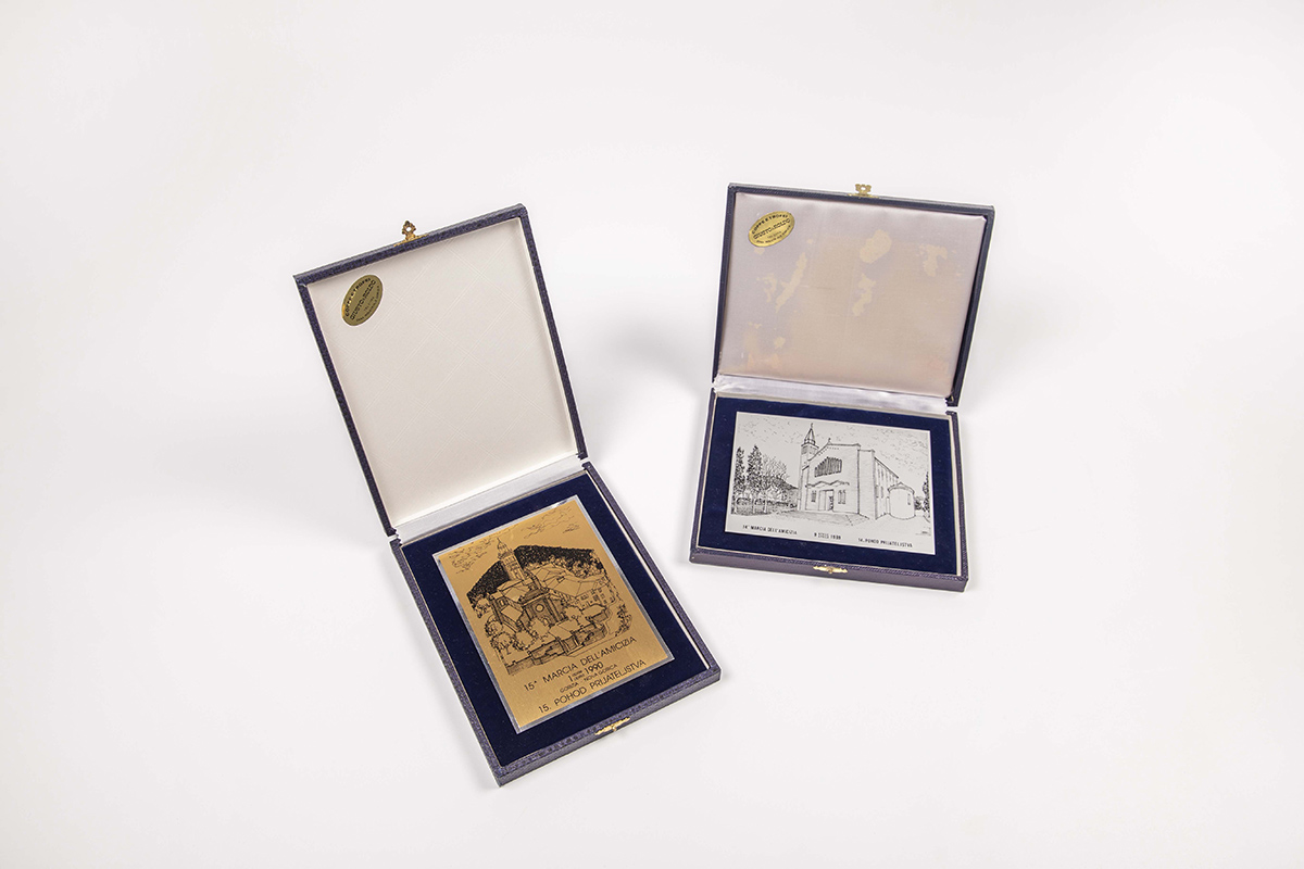 Bronaste reliefne plošče in plakete Pohoda prijateljstva Bronaste reliefne plošče in plakete Pohoda prijateljstva