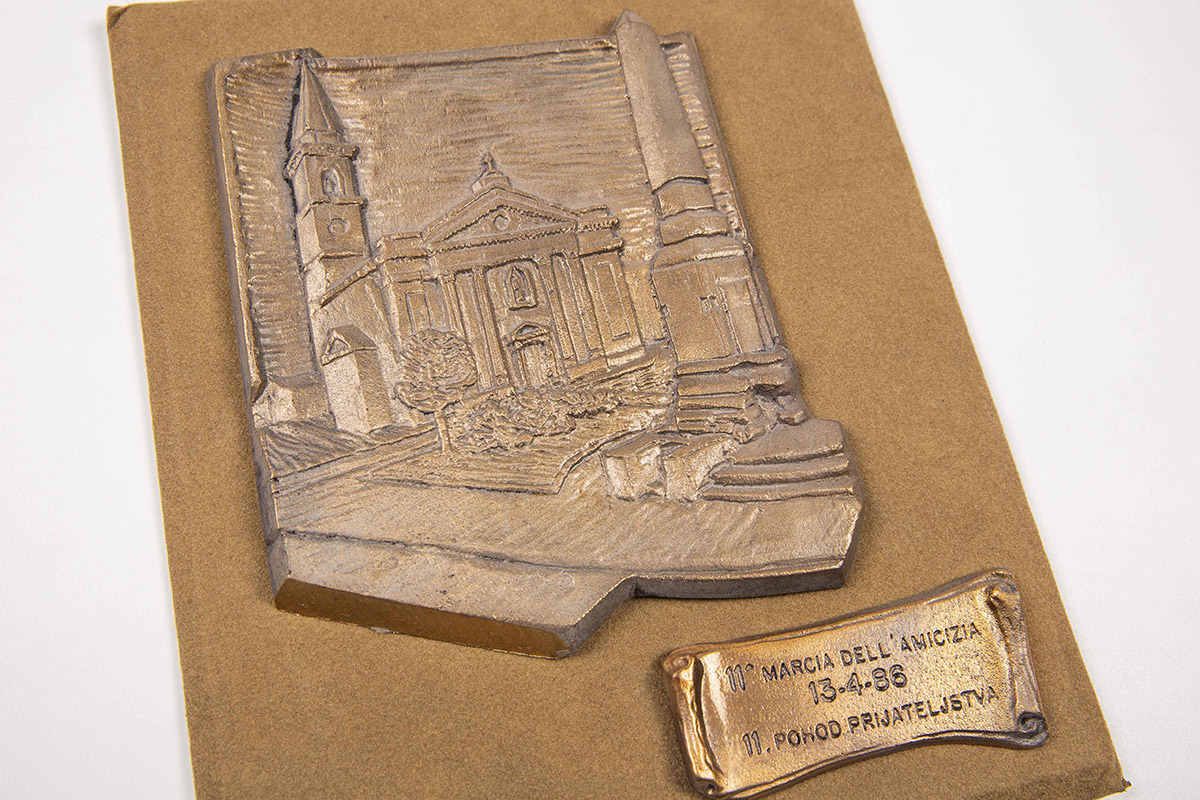 Bronaste reliefne plošče in plakete Pohoda prijateljstva Bronaste reliefne plošče in plakete Pohoda prijateljstva