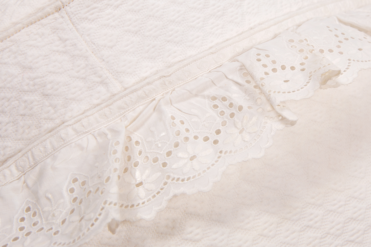 Voltin – slovesno oblačilce novorojenčka pri krstu